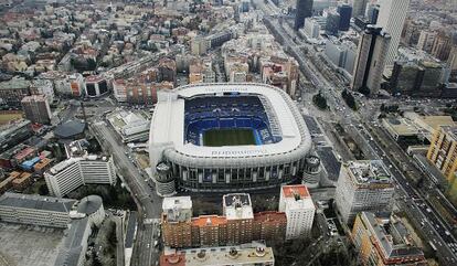 Perspectiva a&eacute;rea del Santiago Bernab&eacute;u en 2005.