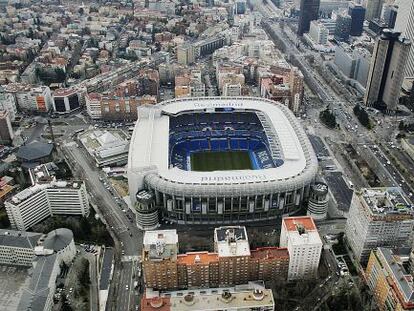 Perspectiva a&eacute;rea del Santiago Bernab&eacute;u en 2005.