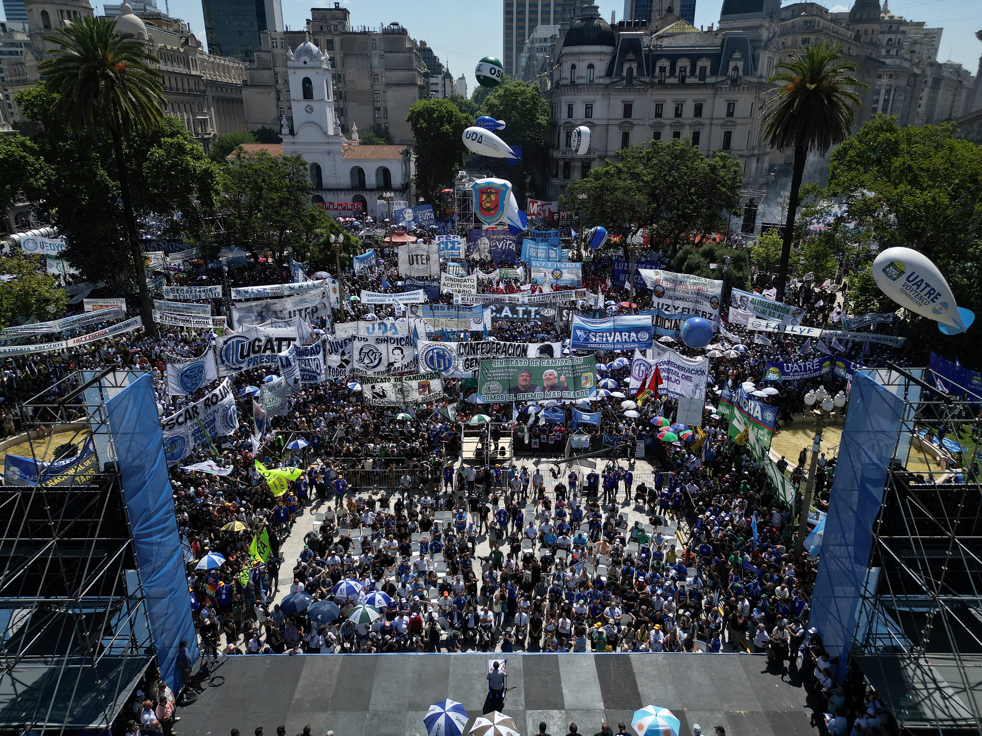 Los sindicatos argentinos protestan en las calles contra el proyecto de reforma laboral que impulsa Milei