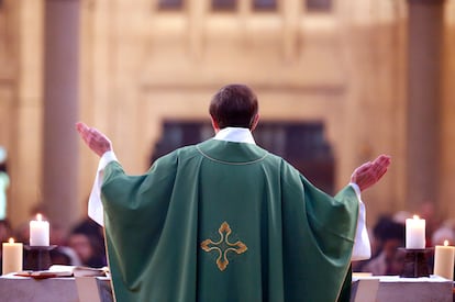 Un sacerdote, en una imagen de archivo.