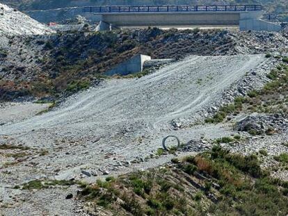 Movimiento de tierras para el trazado de la A-7 en la costa de Granada