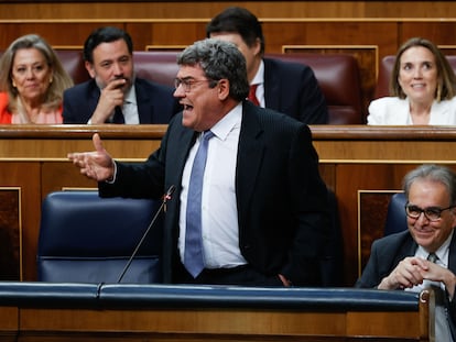 El ministro de Inclusión, Seguridad Social y Migraciones, José Luis Escrivá, este miércoles en el Congreso.