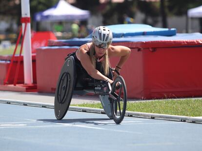 Carmen Giménez, atleta paralímpica, durante uno de sus entrenamientos.