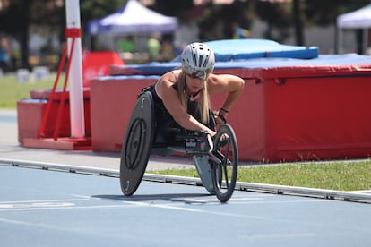 Carmen Giménez, atleta paralímpica, durante uno de sus entrenamientos.