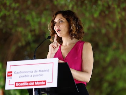 La presidenta de la Comunidad de Madrid, Isabel Díaz Ayuso, durante un discurso en Boadilla del Monte.