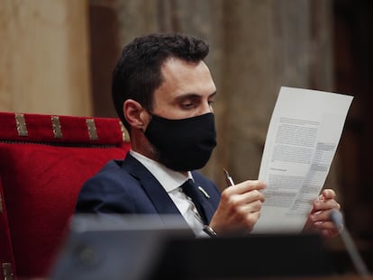 El presidente del Parlament, Roger Torrent, durante el debate de la proposición de ley de contención de rentas de alquiler de viviendas, que se celebra este miércoles en el Parlament.