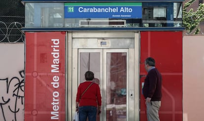 Ascensor de la parada de metro de Carabanchel Alto, en la línea 11. 