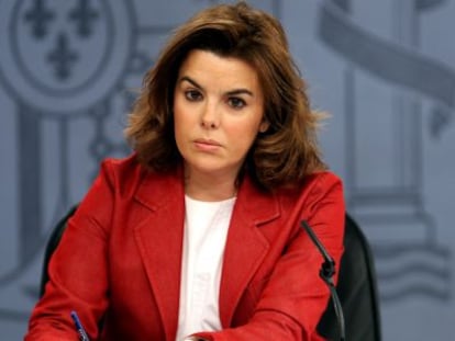 La vicepresidenta del Gobierno, Soraya S&aacute;enz de Santamar&iacute;a, durante la rueda de prensa posterior al Consejo de Ministros.