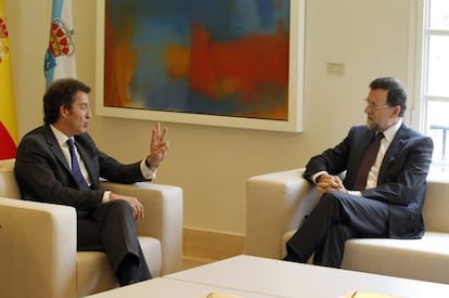 Alberto Núñez Feijóo (izquierda) y Mariano Rajoy, durante su entrevista en La Moncloa.