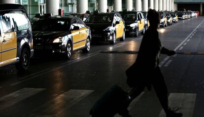 Taxistes durant la marxa lenta d'aquest matí.