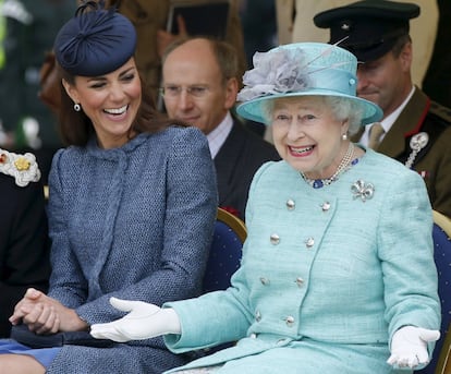Kate Middleton e Isabel II se llevan muy bien. La reina se ha convertido en una de las grandes consejeras de la esposa de Guillermo de Inglaterra.
