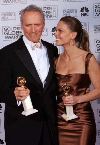 Clint Eastwood se ha convertido en uno de los grandes realizadores de Hollywood: anoche obtuvo el <i>globo de oro</i> al mejor director por <i>Million Dollar Baby</i> y su protagonista, Hillary Swank, el premio a la mejor actriz dramática.