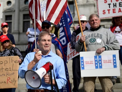 Jim Jordan durante una protesta contra el resultado de la elección presidencial en noviembre de 2020, en Pennsylvania (EE UU).