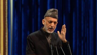O presidente do Afeganistão, Hamid Karzai, fala a uma assembleia local.