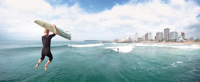 Sudáfrica cuenta con más de 2.500 km de costa, en la que confluyen dos océanos. En Durban hay varias olas cotizadas por los surfistas.