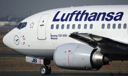 Un avión de la compañía aérea Lufthansa en Fráncfort (Alemania).