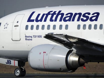 Un avión de la compañía aérea Lufthansa en Fráncfort (Alemania).