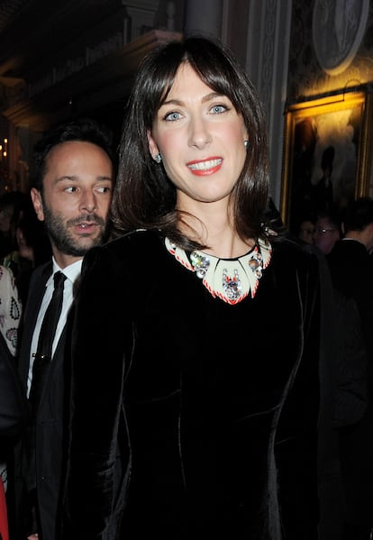 La mujer del primer ministro británico, Samantha Cameron, asiste a la entrega de los British Fashion Awards 2011, el 28 de noviembre en el hotel Savoy, en Londres