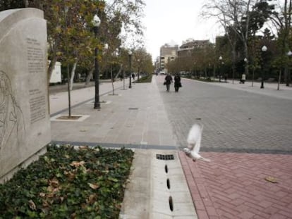 Andén central del parque Ribalta de Castellón, convertido en plataforma para el Tram, uno de los problemas del PGOU.