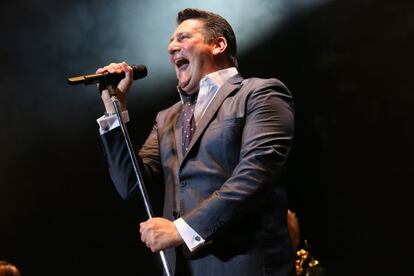 Tony Hadley durante su actuaci&oacute;n en Barcelona.