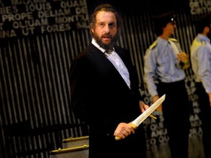 Ramon Madaula, en primer término, caracterizado como Shylock.