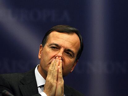 Franco Frattini, actual comisario europeo de Justicia y elegido por Berlusconi para ser futuro ministro de Exteriores italiano.