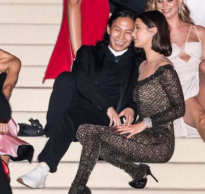 Alexander Wang, creador del traje de Bella Hadid.