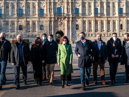 La presidenta de Madrid, Isabel Díaz Ayuso, junto a varios barones del PP, el pasado 15 de enero en León.