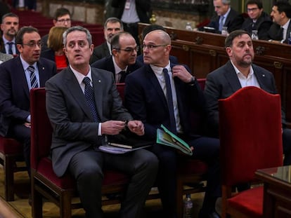 Algunos de los líderes del 'procés', en el banquillo en una sesión del juicio. 