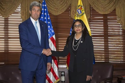 John Kerry y Delcy Rodríguez se reunieron en Santo Domingo
