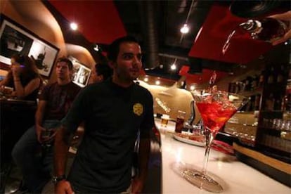 El bar L'Altro, situado en la madrileña calle de Bailén, prepara gran parte de sus cócteles a base de campari.