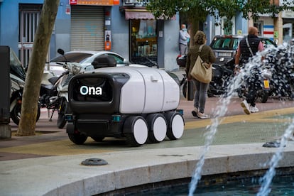 El vehículo-robot ONA está diseñado para automatizar el reparto de última milla, descongestionar las ciudades y reducir el impacto ambiental de la logística.