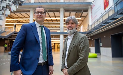 Horacio Morell, presidente de IBM España (izquierda), y Mikel Díez, director de innovación de la misma empresa.