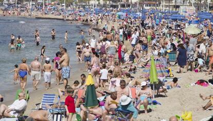 Una de las playas de Benidorm este verano. 