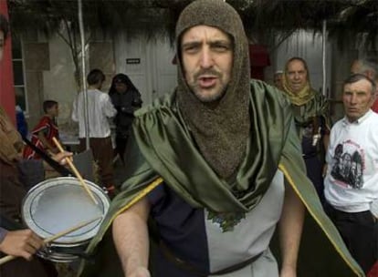 Un participante en la Feria Medieval de Mondoñedo.