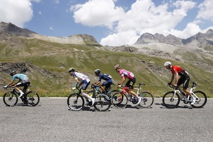 Es la etapa reina del Tour de Francia. En el 12º día los corredores han subido a uno de los parajes más más míticos de la competición.El recorrido de la etapa va de Briançon a Alpe D’Huez, montaña de 1.850 metros de altitud en los Alpes Franceses. 