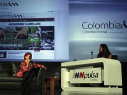 La gerente general de iNNpulsa, Catalina Ortiz (d), y la delegada general de la Agencia Efe en Colombia y directora de Colombia.inn, Esther Rebollo (i), participan en la presentación de la web de Colombia.inn, la agencia periodística especializada en innovación y emprendimiento en Bogotá. EFE/COLOMBIA.INN/MAURICIO DUEÑAS CASTAÑEDA