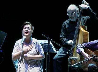 Carmen Linares en un momento de su actuación en el teatro de la Zarzuela.