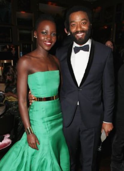 Lupita Nyong'o y Chiwetel Ejiofor.