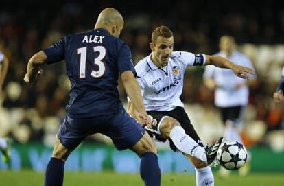 Soldado se intenta marchar de Alex.