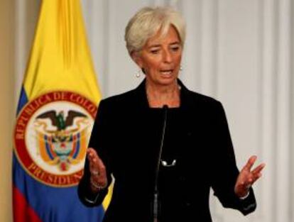 La directora gerente del Fondo Monetario Internacional (FMI), Christine Lagarde, habla este 10 de diciembre, en Bogotá (Colombia), posterior a su reunión con el presidente colombiano, Juan Manuel Santos.