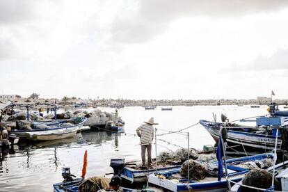 Una estampa en el puerto de Ajim (Túnez). El proyecto Esperanza Azul (Blue Hope) apuesta por apoyar la pesca a pequeña escala de las comunidades costeras. 