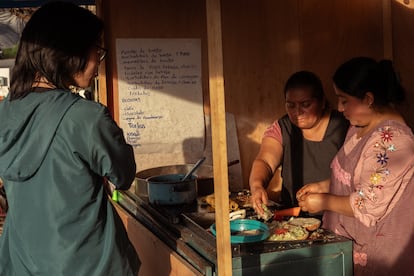 Familias de San José del Pacífico deleitaron a los asistentes con platillos elaborados con hongos de la región.