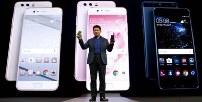 Richard Yu, máximo responsable del negocio de consumo de Huawei, durante la presentación del smartphone P10.