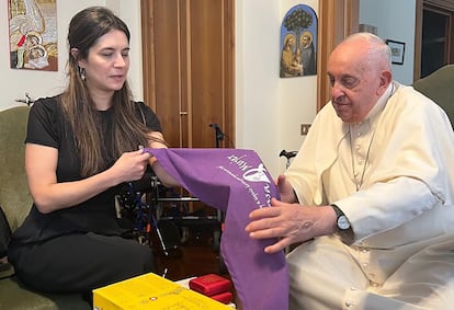 El Papa Francisco recibió a Ana Fernández, hija y nieta de víctimas de la dictadura militar argentina