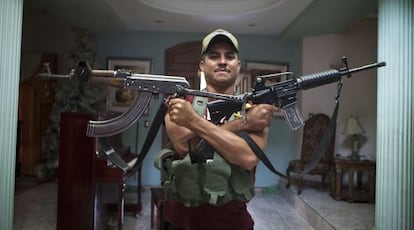 &quot;I won&#039;t give you my name but put that I am Maniguas so that &quot;El Chayo&quot; sees where I am and how I will receive him when he comes looking for me,&quot; this vigilante tells EL PA&Iacute;S. 