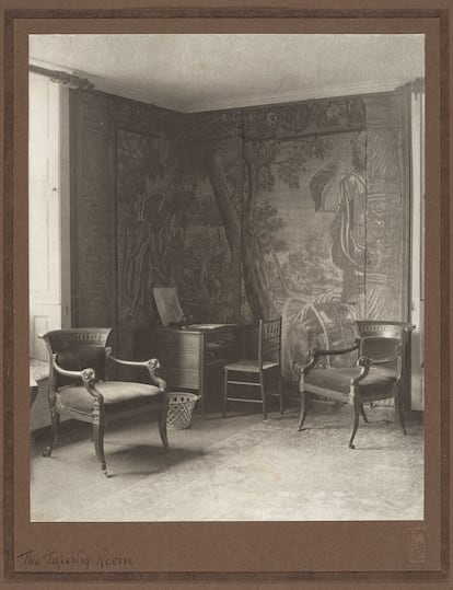 El despacho de Morris en Kelmscott Manor, la casa de campo que compartía con su esposa, Jane, y que fue un retiro campestre para artistas e intelectuales de su círculo hasta su muerte.