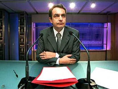José Luis Rodríguez Zapatero, durante la rueda de prensa de ayer en la sede del PSOE.