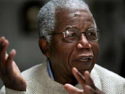 El escritor Chinua Achebe, en una imagen de 2008.  