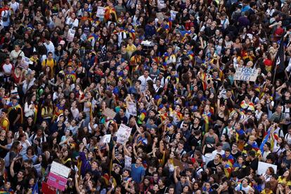 Thousands of students and university students take part in a protest in the center of Barcelona on Thursday.